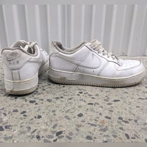 White Nike Air size 08